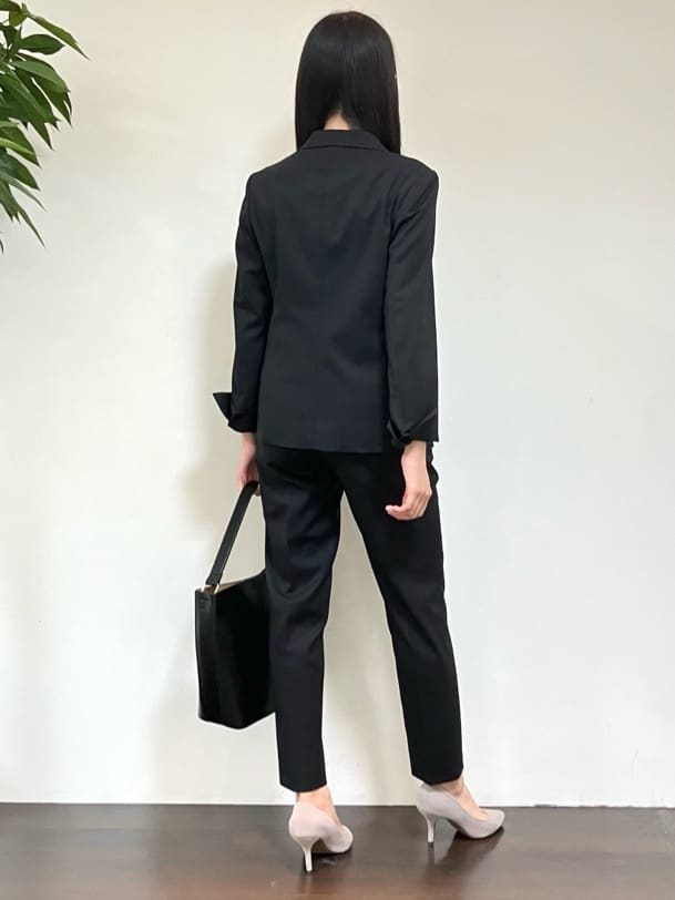 カレンさんの「UNTITLED｜【洗える通勤スーツ】レジェールギャバ ストレッチテーラードジャケット」を使ったコーディネート