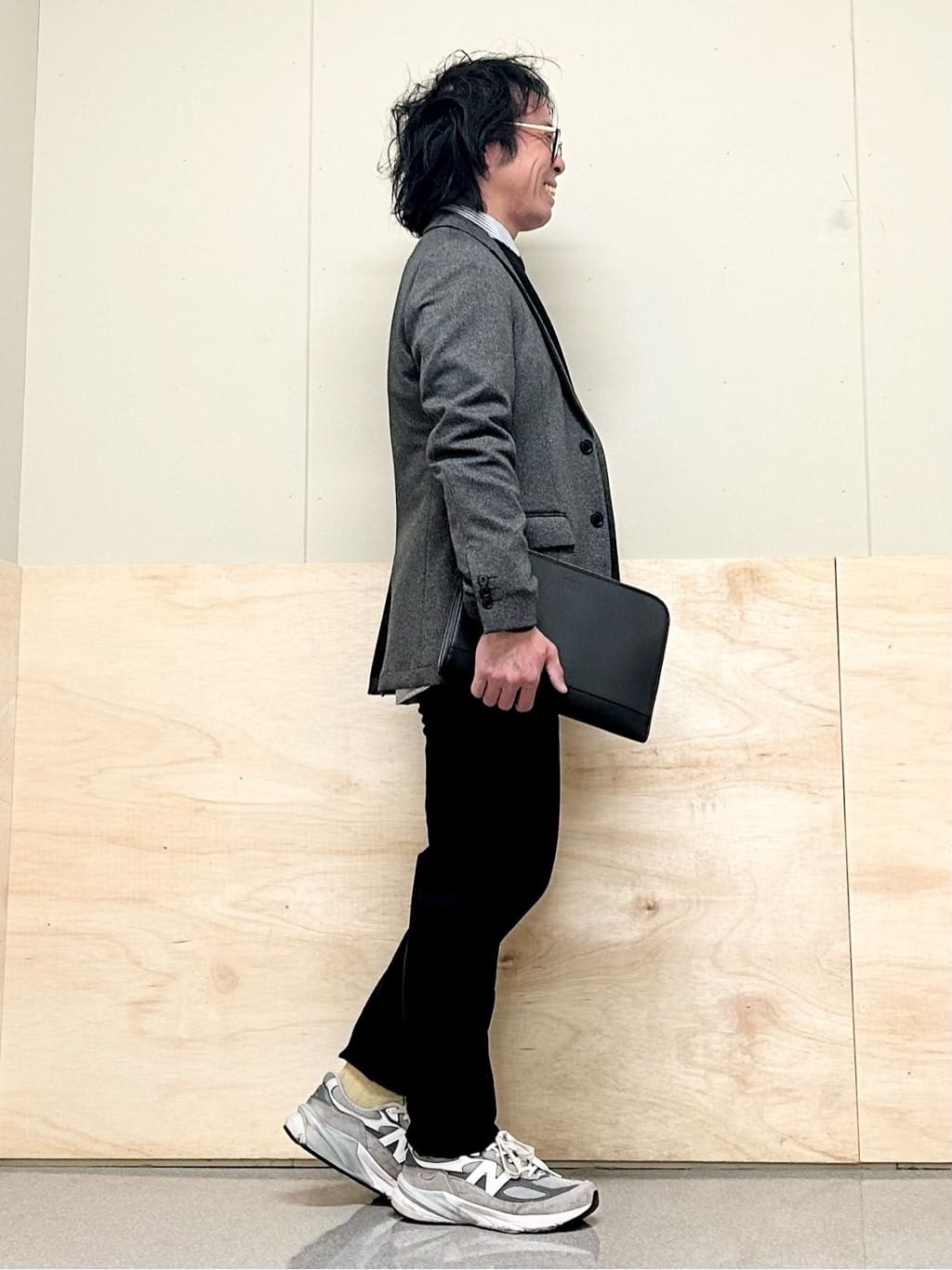 KENJI Iさんの「THE SHOP TK｜【オールシーズン穿ける！】7DAYSストレッチへリンボンパンツ　ON&hArr;OFF兼用」を使ったコーディネート