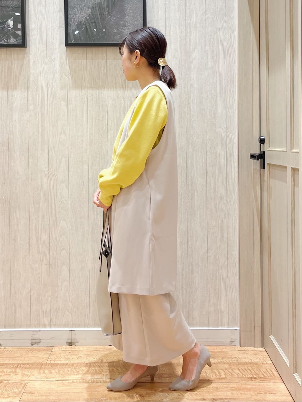 shirayuuuさんの「SHOO･LA･RUE｜【通勤/デイリー/セットアップ可】マルチに使える カットジョーゼット ワイドパンツ」を使ったコーディネート