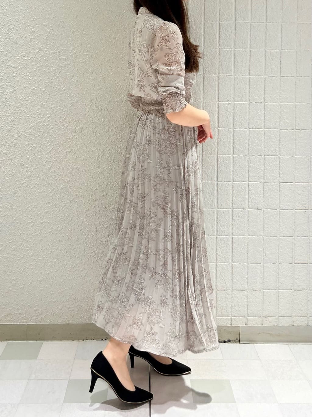 takeさんの「ESPERANZA｜【12時間パンプス】約7.5㎝　歩きやすくて疲れにくい」を使ったコーディネート