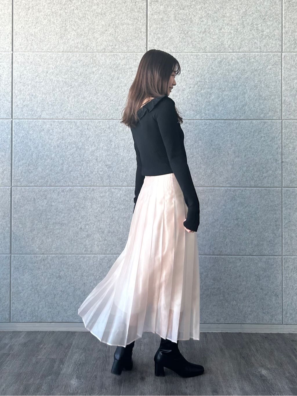 ishikawaさんの「CODE A｜shiny sheer pleated skirt」を使ったコーディネート