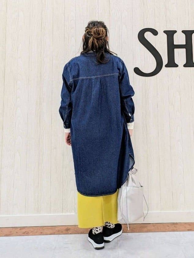 さくみぃさんの「SHOO･LA･RUE｜◆【洗える/体型カバー】デニム シャツワンピース」を使ったコーディネート