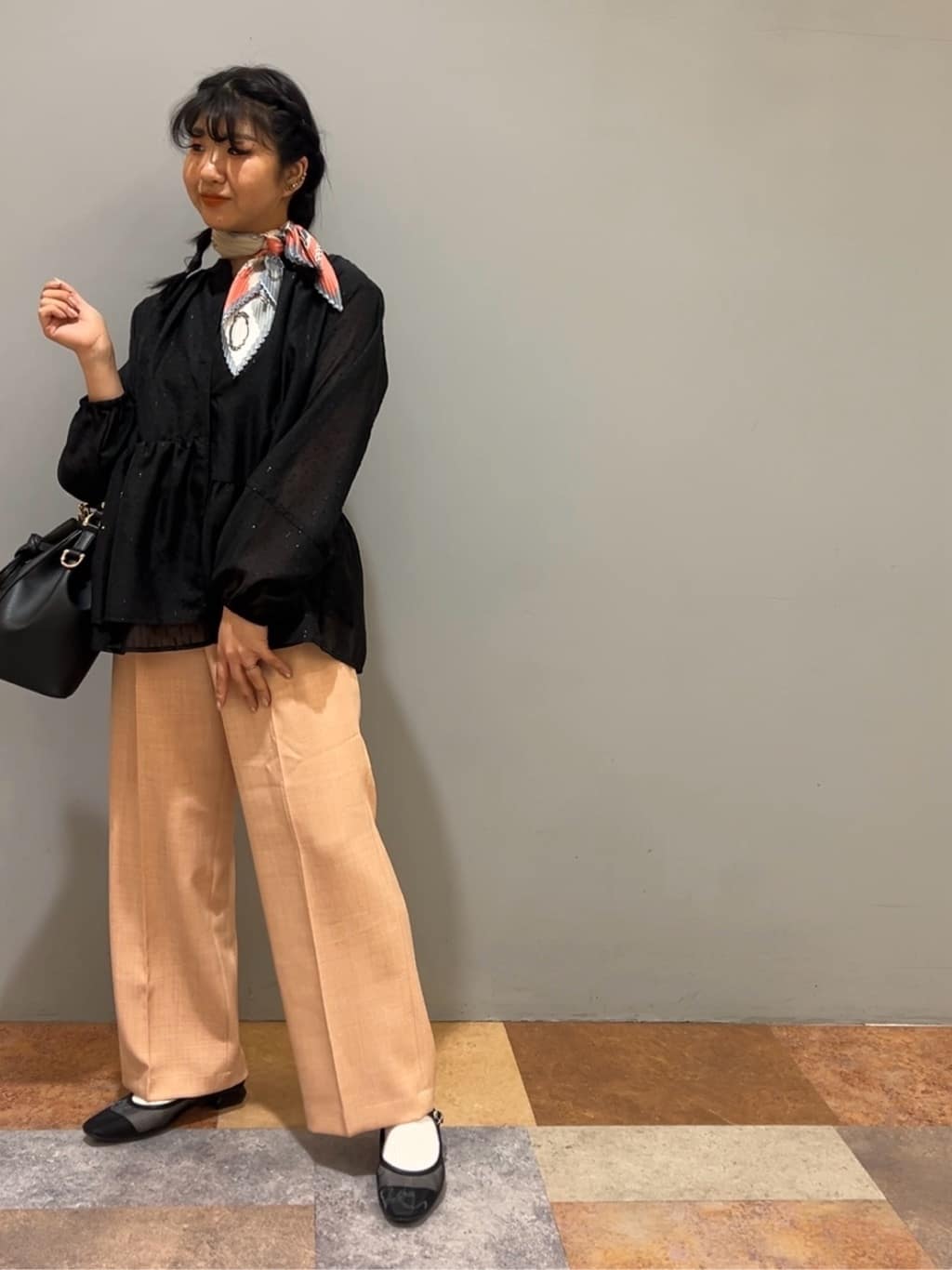 ひらのみさんの「THE SHOP TK｜◆【ONOFF活躍/セレモニー/通勤】カットジャカードペプラムブラウス/洗える」を使ったコーディネート