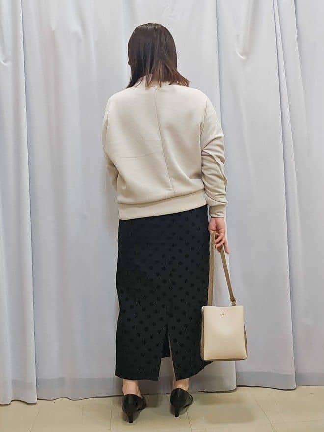 かなさんの「SHOO･LA･RUE｜◆【通勤/セレモニー】Vカットデザインで足が美しく見える ベーシック5cmパンプス」を使ったコーディネート