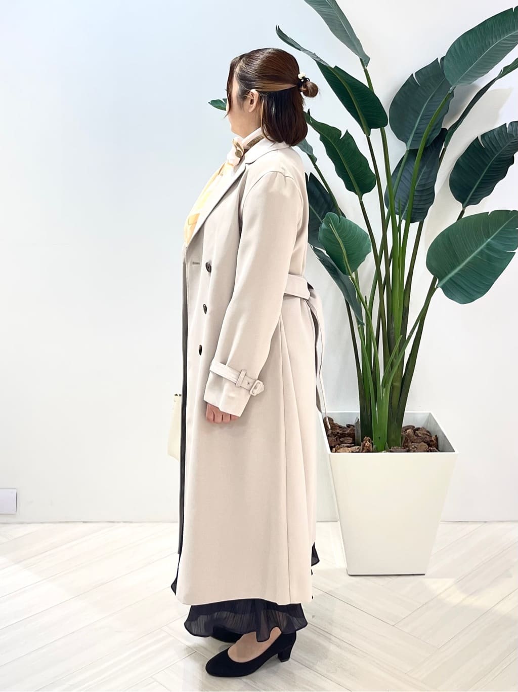 Tomoさんの「UNTITLED｜【手洗い／88cm正方形】バイカラーハーネススカーフ」を使ったコーディネート