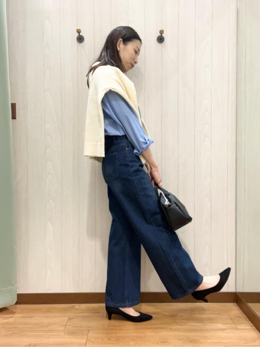 カンチャンさんの「SHOO･LA･RUE｜◆【洗える/S-LL】ドライタッチが心地よい 畦編みVネックカーディガン」を使ったコーディネート