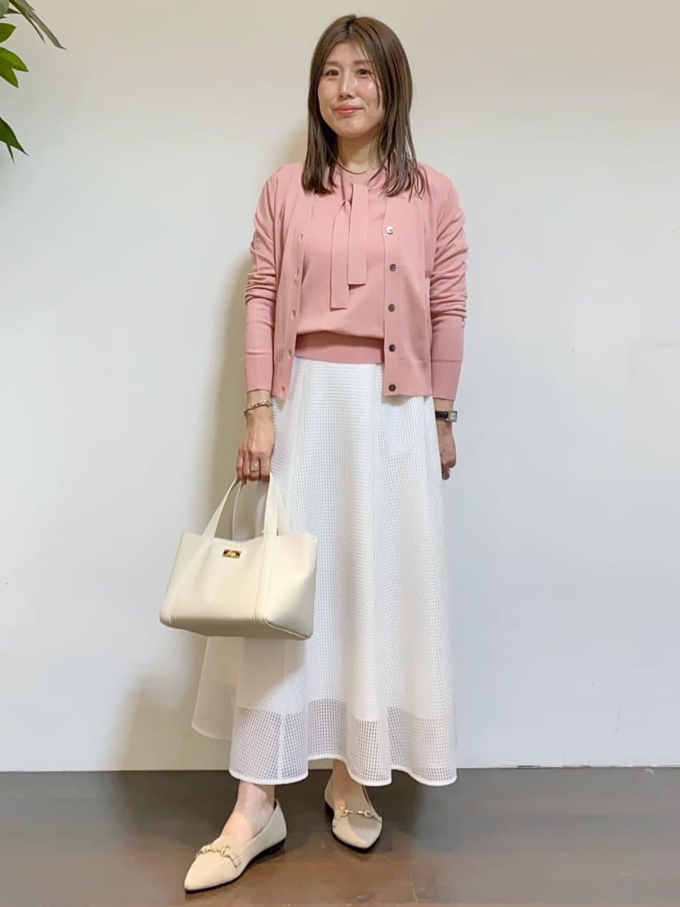 tomoさんの「UNTITLED｜【手洗い／88cm正方形】バイカラーハーネススカーフ」を使ったコーディネート