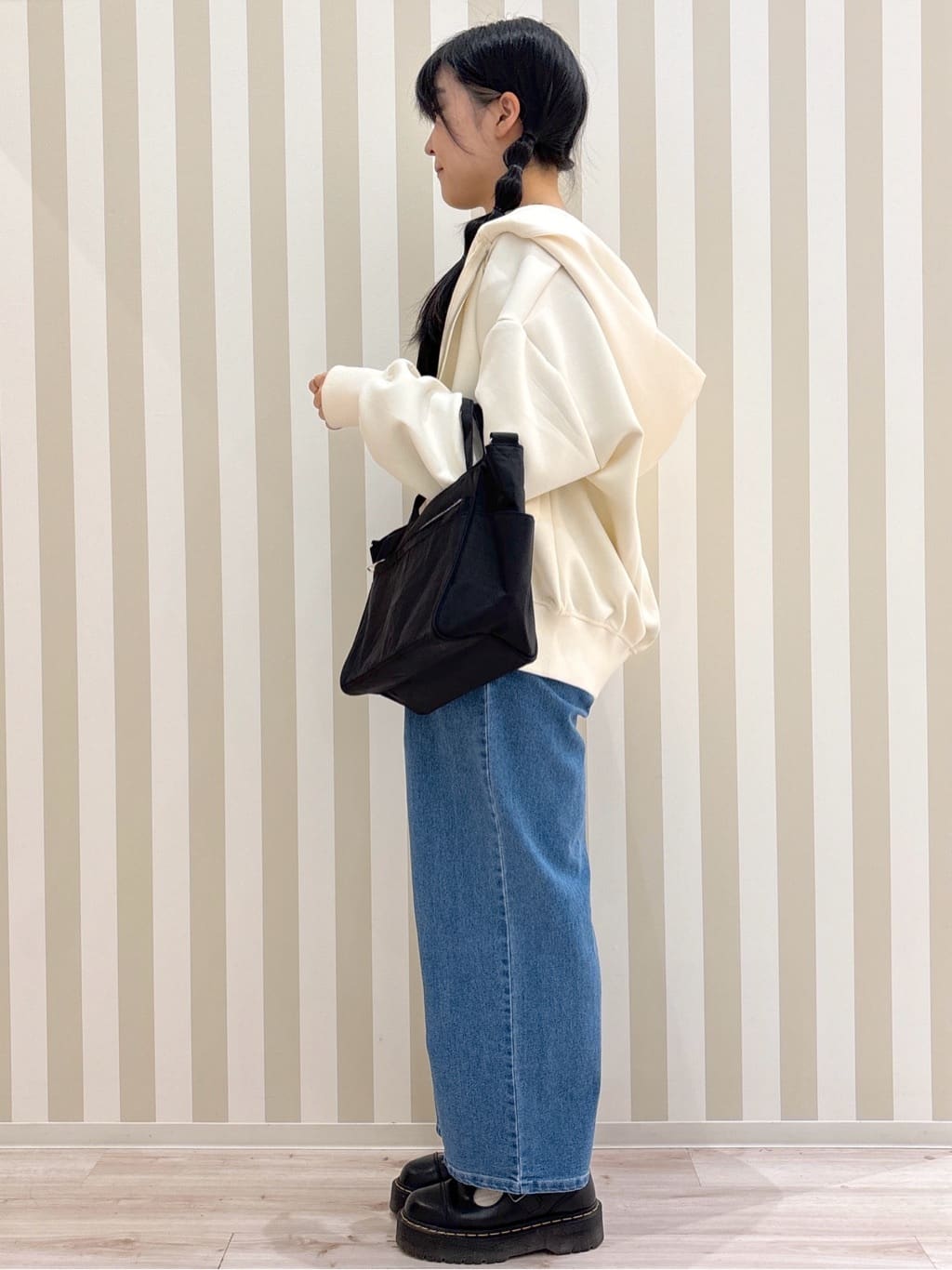 まろんさんの「SHOO･LA･RUE｜◆【撥水／2WAY】12ポケットトートバッグ【キャリーオン】」を使ったコーディネート