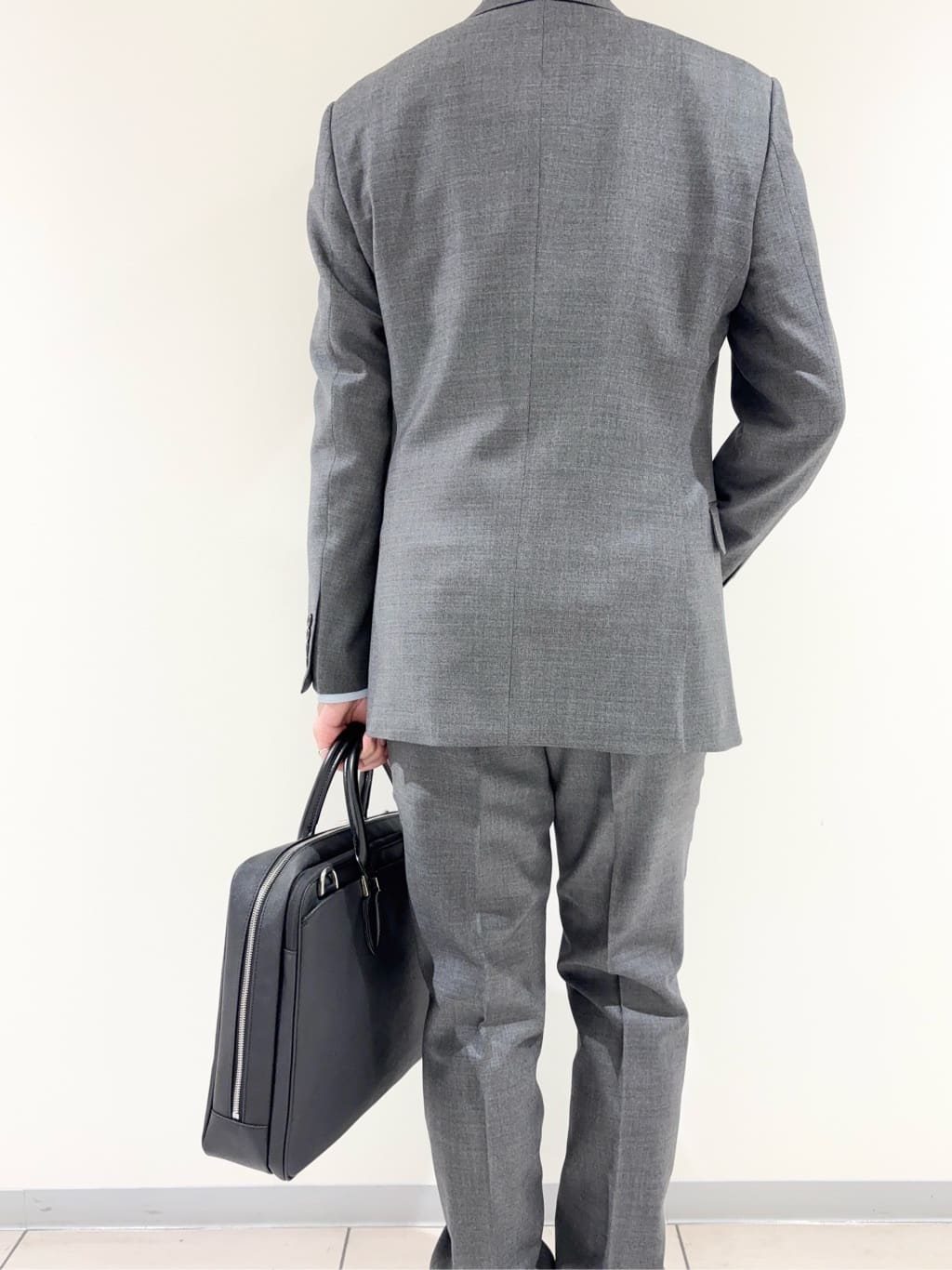 及川さんの「TAKEO KIKUCHI｜【Three by Three】シャイニーシャークピンヘッド スーツ/3ピース対応可」を使ったコーディネート