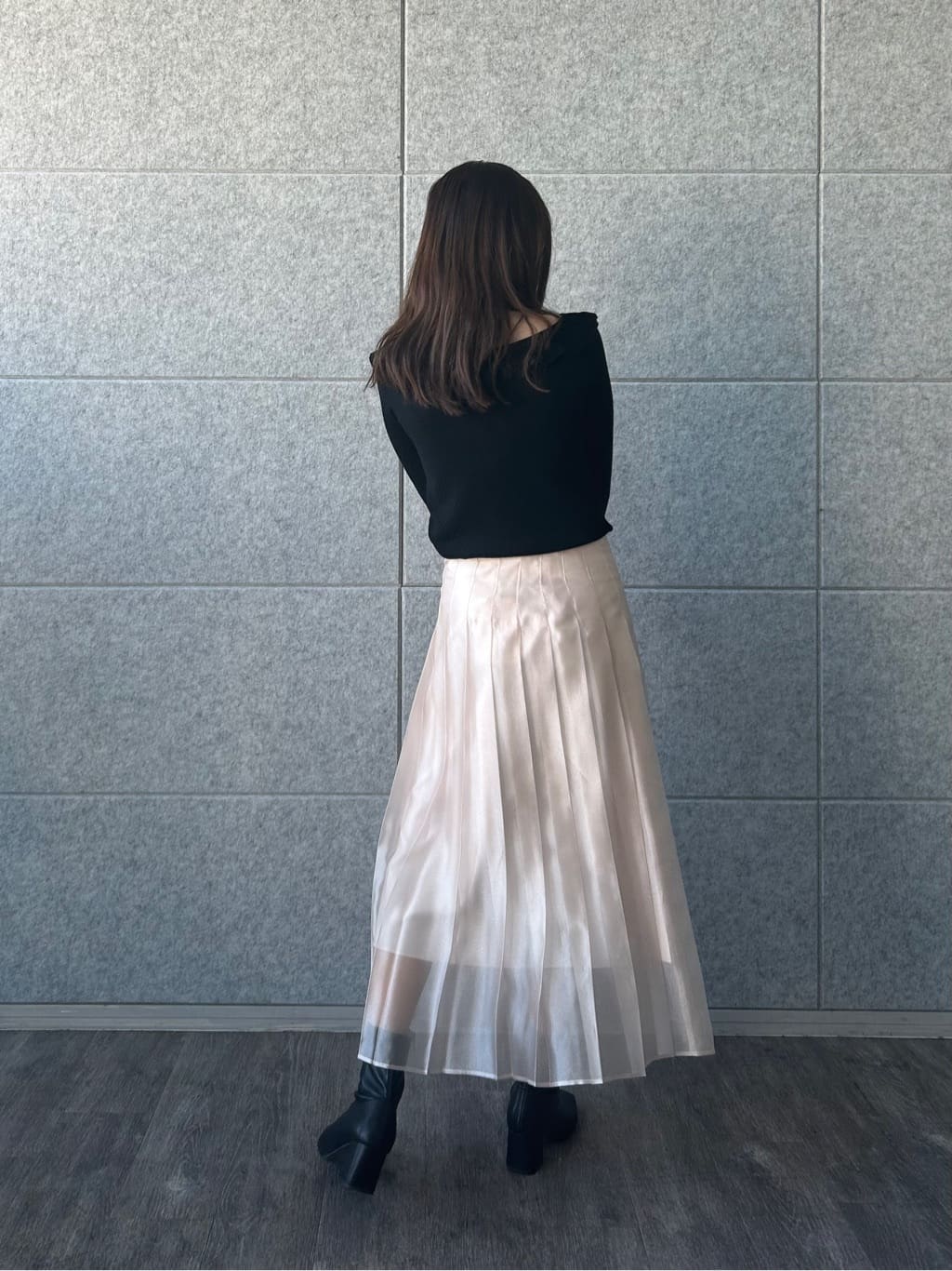 ishikawaさんの「CODE A｜shiny sheer pleated skirt」を使ったコーディネート
