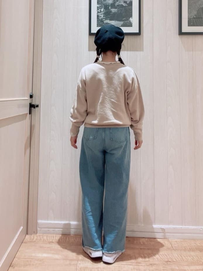 COSさんの「SHOO･LA･RUE｜◆【洗える/S-LL/ちくちくしにくい】大人のための ロゴ入りスウェットライクニット」を使ったコーディネート