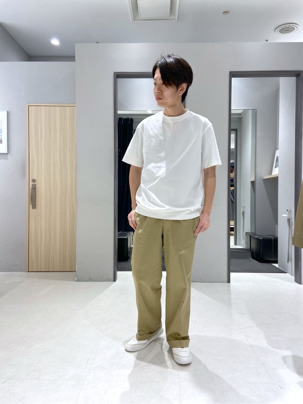 わいずみさんの「TAKEO KIKUCHI｜【抗菌防臭／5サイズ展開】ハイゲージポンチ Tシャツ」を使ったコーディネート
