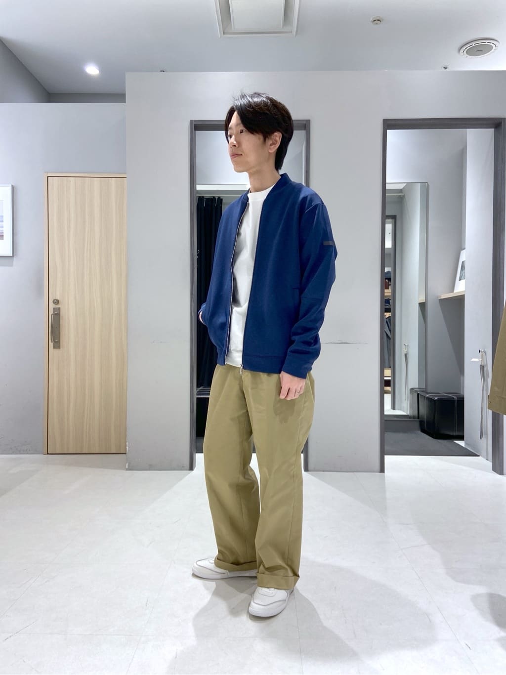 わいずみさんの「TAKEO KIKUCHI｜【抗菌防臭／5サイズ展開】ハイゲージポンチ Tシャツ」を使ったコーディネート