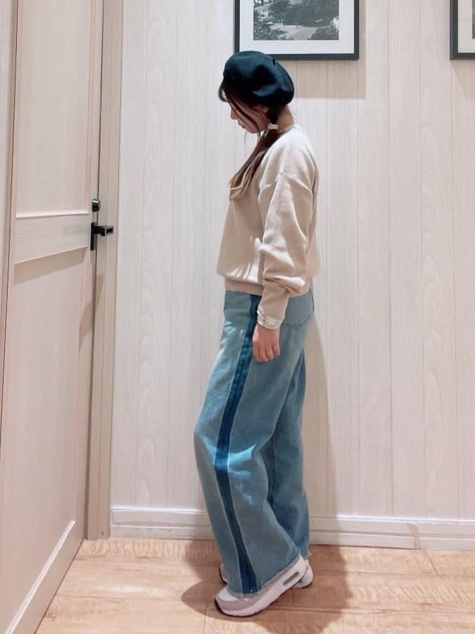COSさんの「SHOO･LA･RUE｜◆【洗える/S-LL/ちくちくしにくい】大人のための ロゴ入りスウェットライクニット」を使ったコーディネート