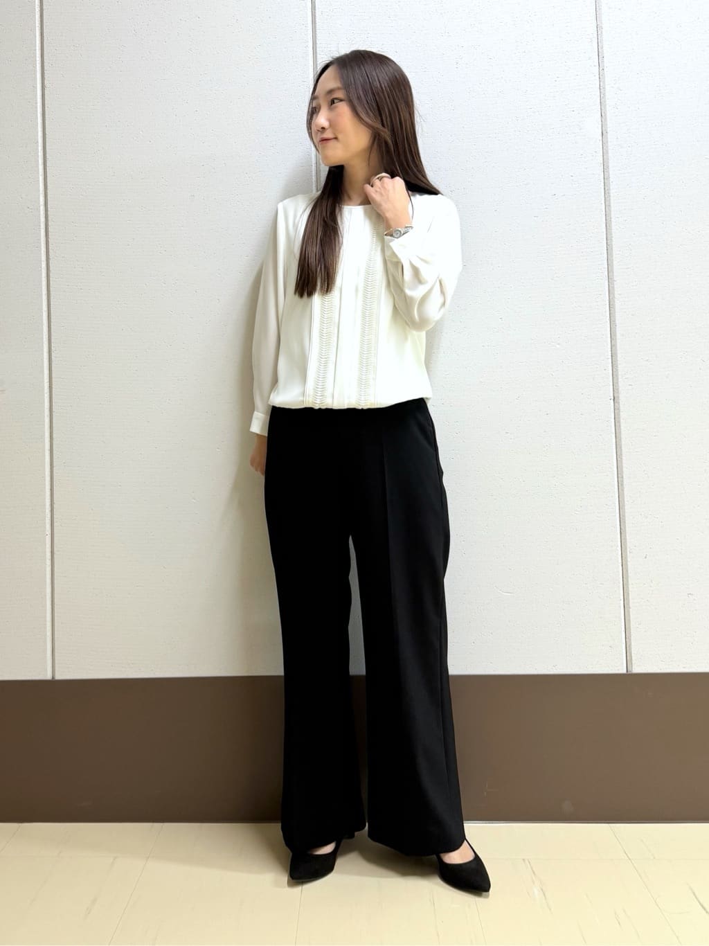 mamiさんの「INDIVI｜【洗える／UVケア／スーツ】ストレッチワイドパンツ」を使ったコーディネート
