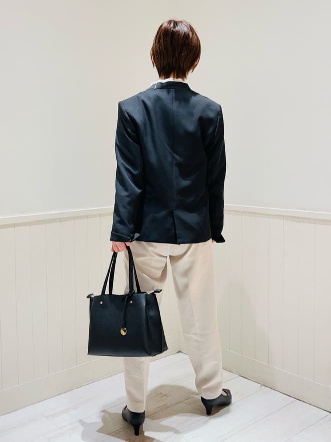 あきさんの「SHOO･LA･RUE｜◆【S-3L/洗える/セレモニー】さらり軽やか フリルスタンドカラーブラウス」を使ったコーディネート