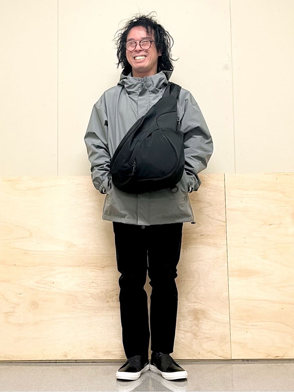KENJI Iさんの「THE SHOP TK｜【オールシーズン穿ける！】7DAYSストレッチへリンボンパンツ　ON&hArr;OFF兼用」を使ったコーディネート