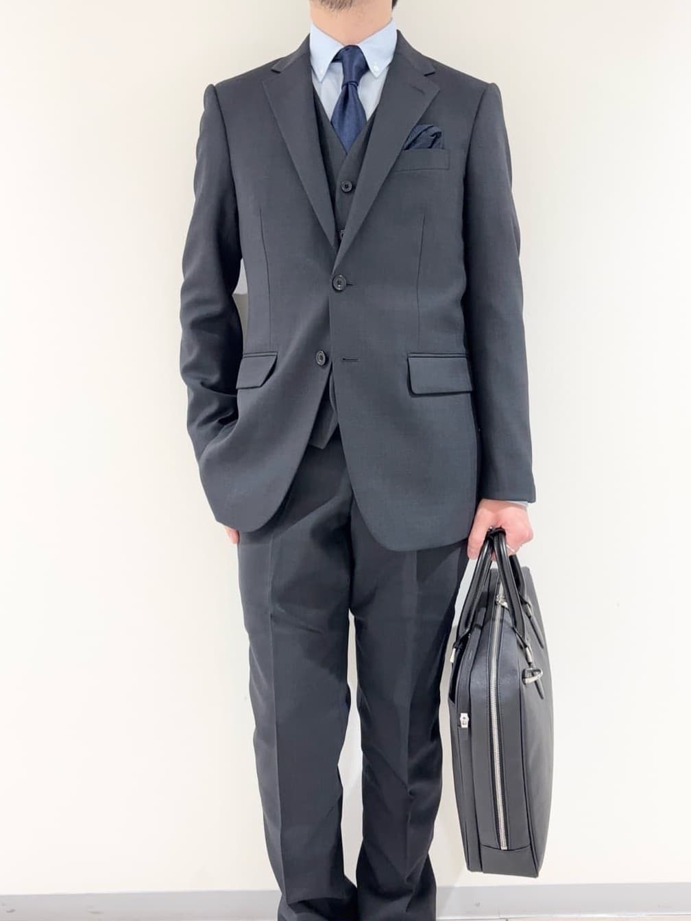 及川さんの「TAKEO KIKUCHI｜【Three by Three】シャイニーシャークピンヘッド スーツ/3ピース対応可」を使ったコーディネート