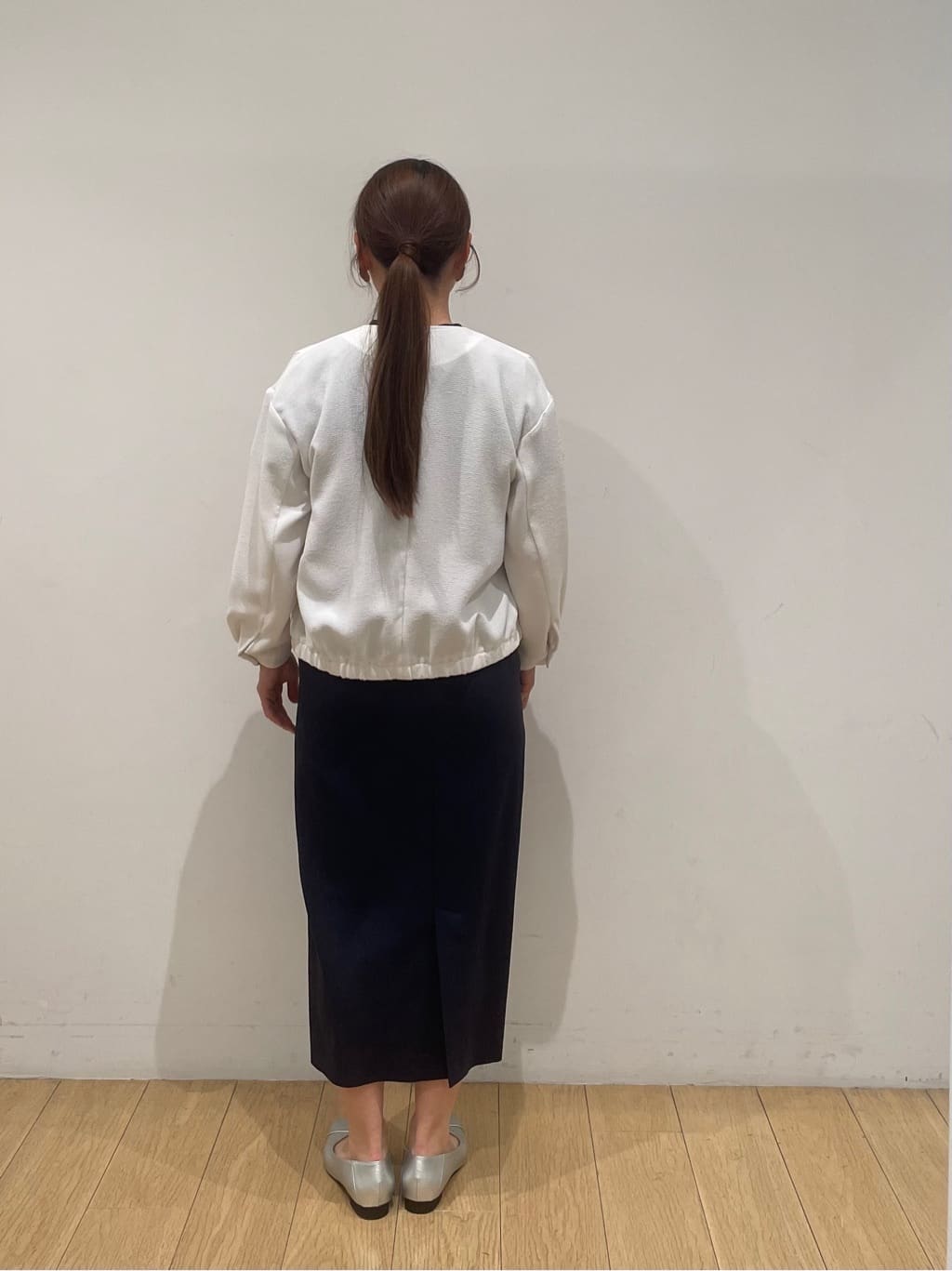 maiさんの「INDIVI｜◆【洗える／SETUP可能/UVケア/接触冷感/日本製】バンドカラー半袖ブラウス」を使ったコーディネート