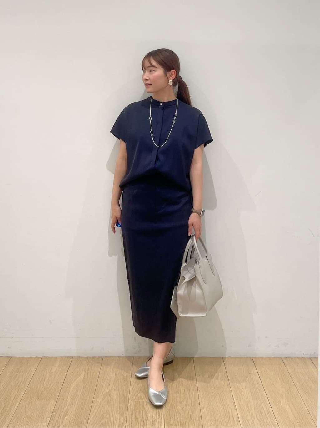 maiさんの「INDIVI｜◆【洗える／SETUP可能/UVケア/接触冷感/日本製】バンドカラー半袖ブラウス」を使ったコーディネート