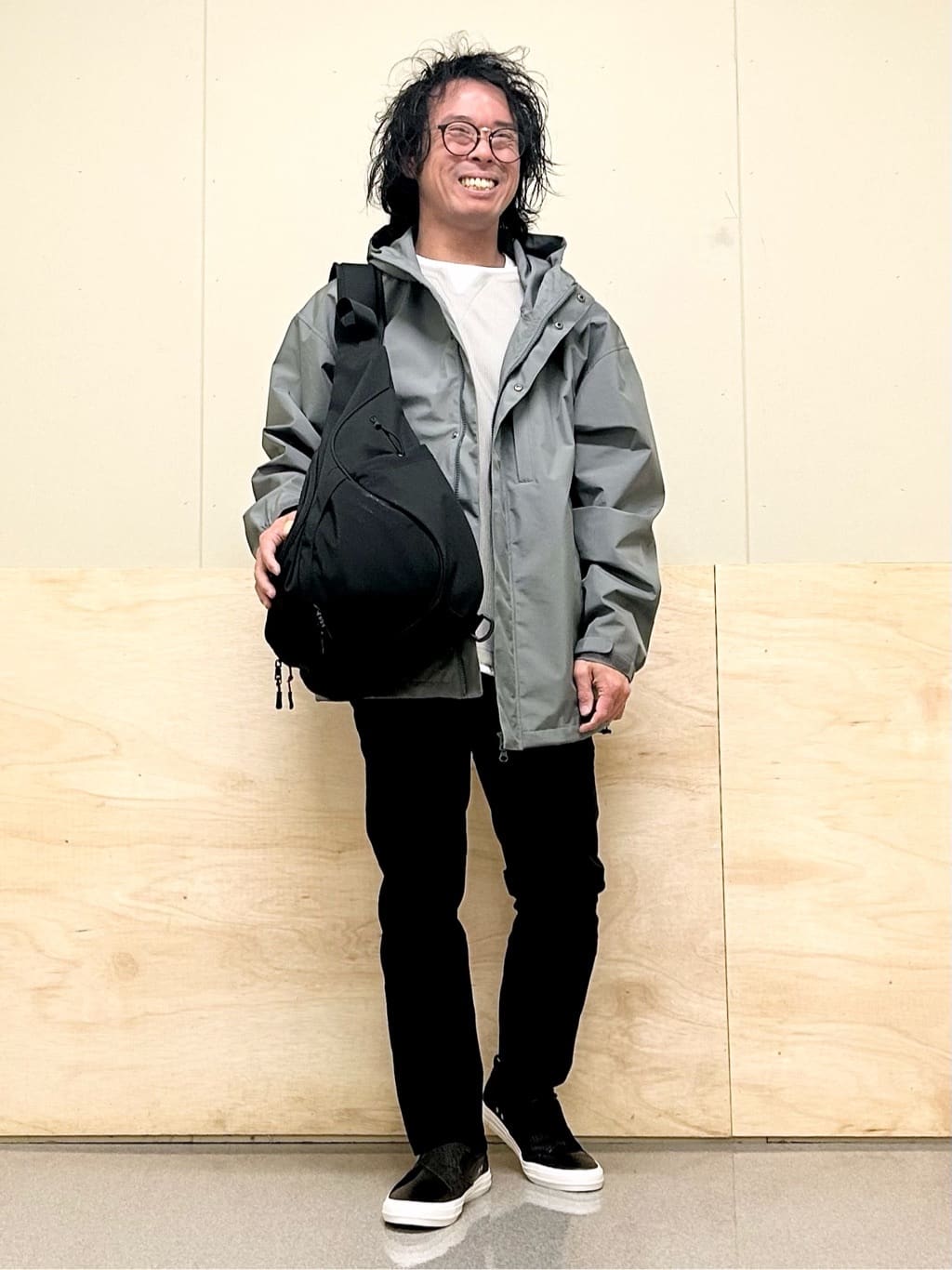 KENJI Iさんの「THE SHOP TK｜【オールシーズン穿ける！】7DAYSストレッチへリンボンパンツ　ON&hArr;OFF兼用」を使ったコーディネート