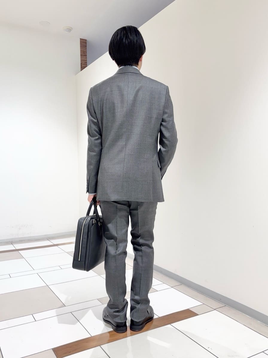 及川さんの「TAKEO KIKUCHI｜【Three by Three】シャイニーシャークピンヘッド スーツ/3ピース対応可」を使ったコーディネート