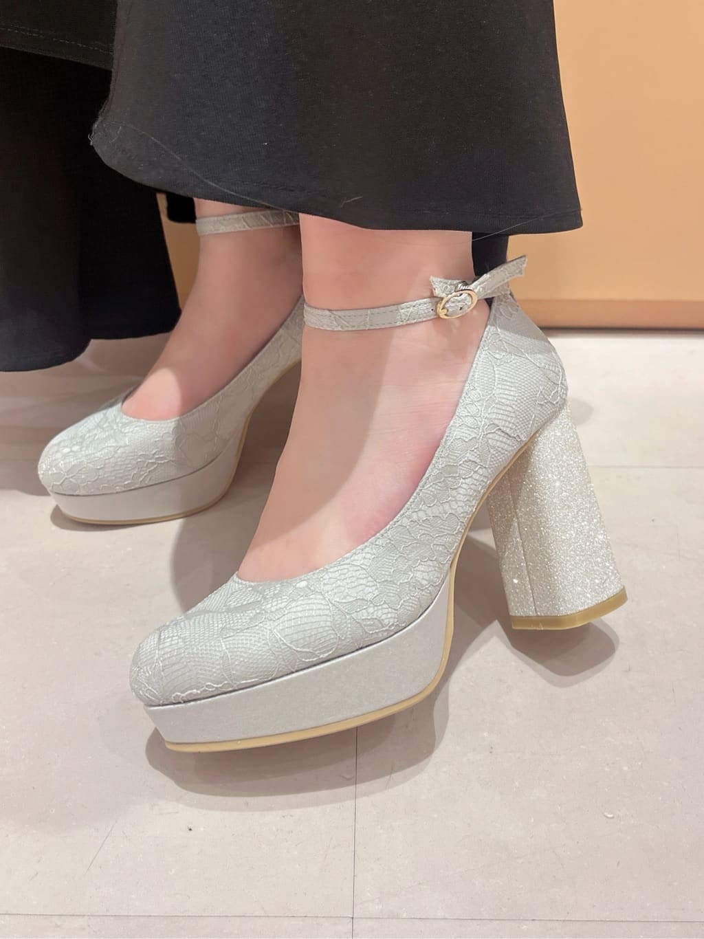 このかさんの「ESPERANZA｜チャンキーヒール厚底パンプス」を使ったコーディネート