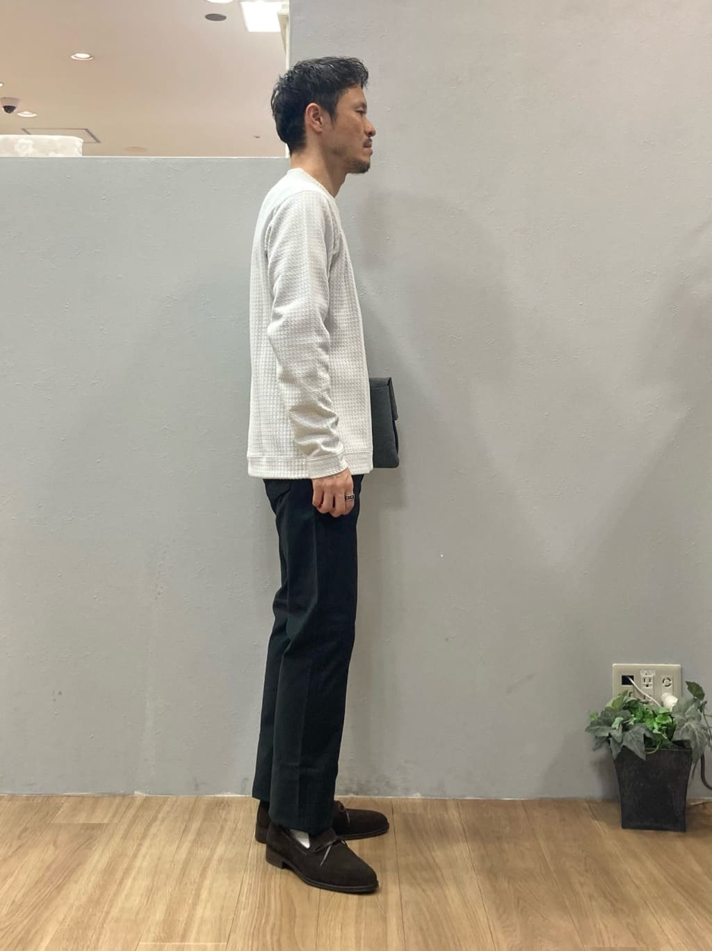 シュンさんの「TAKEO KIKUCHI｜【Made in JAPAN】播州織 ストレッチ パンツ」を使ったコーディネート