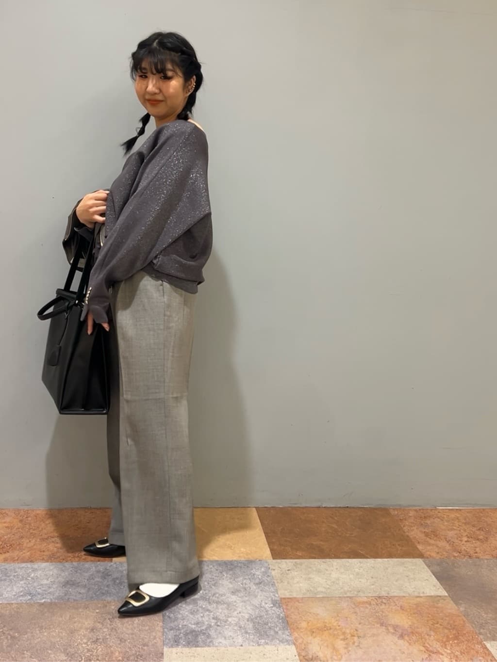 ひらのみさんの「THE SHOP TK｜◆ドルマン袖釦ニット【洗濯機OK】」を使ったコーディネート