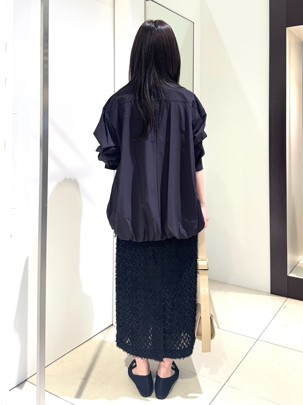 kaoruさんの「UNTITLED｜◆【朝比奈 彩&times;Oggi&times;UNTITLED スペシャルコラボ】バルーンヘムブラウス」を使ったコーディネート
