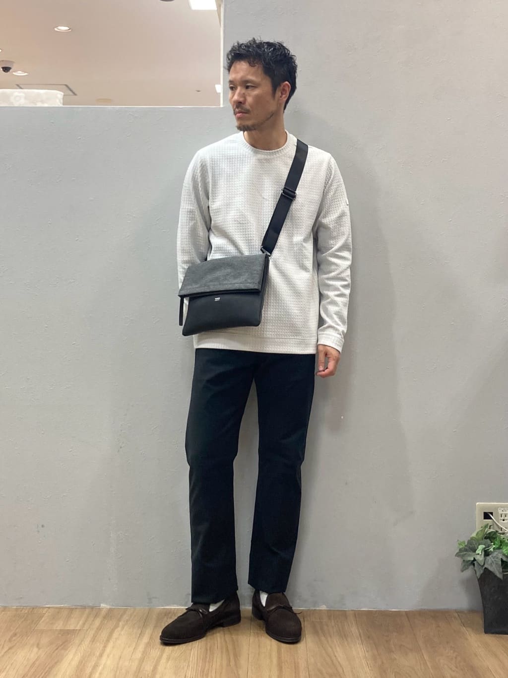 シュンさんの「TAKEO KIKUCHI｜【Made in JAPAN】播州織 ストレッチ パンツ」を使ったコーディネート