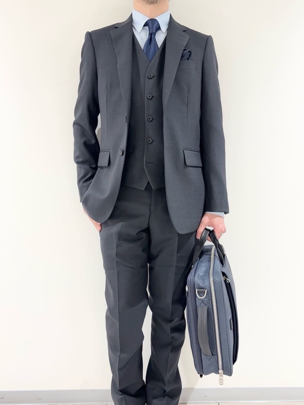 及川さんの「TAKEO KIKUCHI｜【Three by Three】シャイニーシャークピンヘッド スーツ/3ピース対応可」を使ったコーディネート