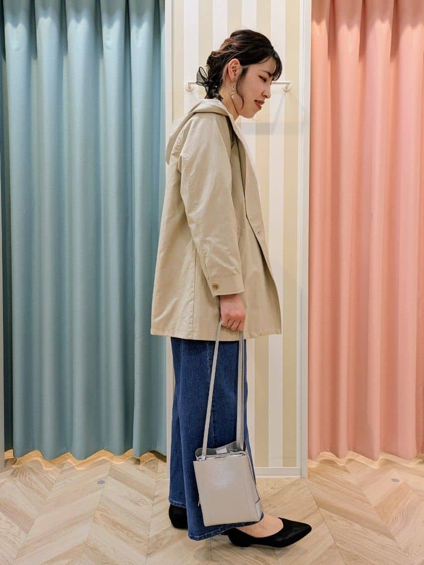 акiさんの「SHOO･LA･RUE｜◆【S-LL/撥水/花粉対策】フーディーテントブルゾン」を使ったコーディネート