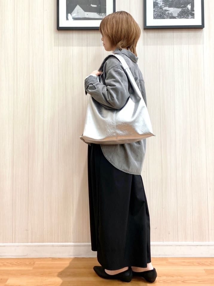 ユ（yu）さんの「SHOO･LA･RUE｜◆【洗える/S-LL】大人のこなれコーデに やわらかデニムシャツ」を使ったコーディネート