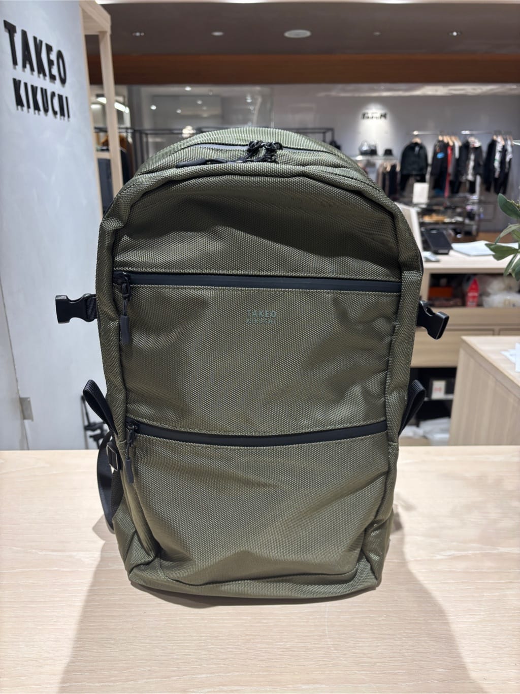 ウミさんの「TAKEO KIKUCHI｜【モンスターストレッチ】日本製 ワンウォッシュ デニムパンツ」を使ったコーディネート