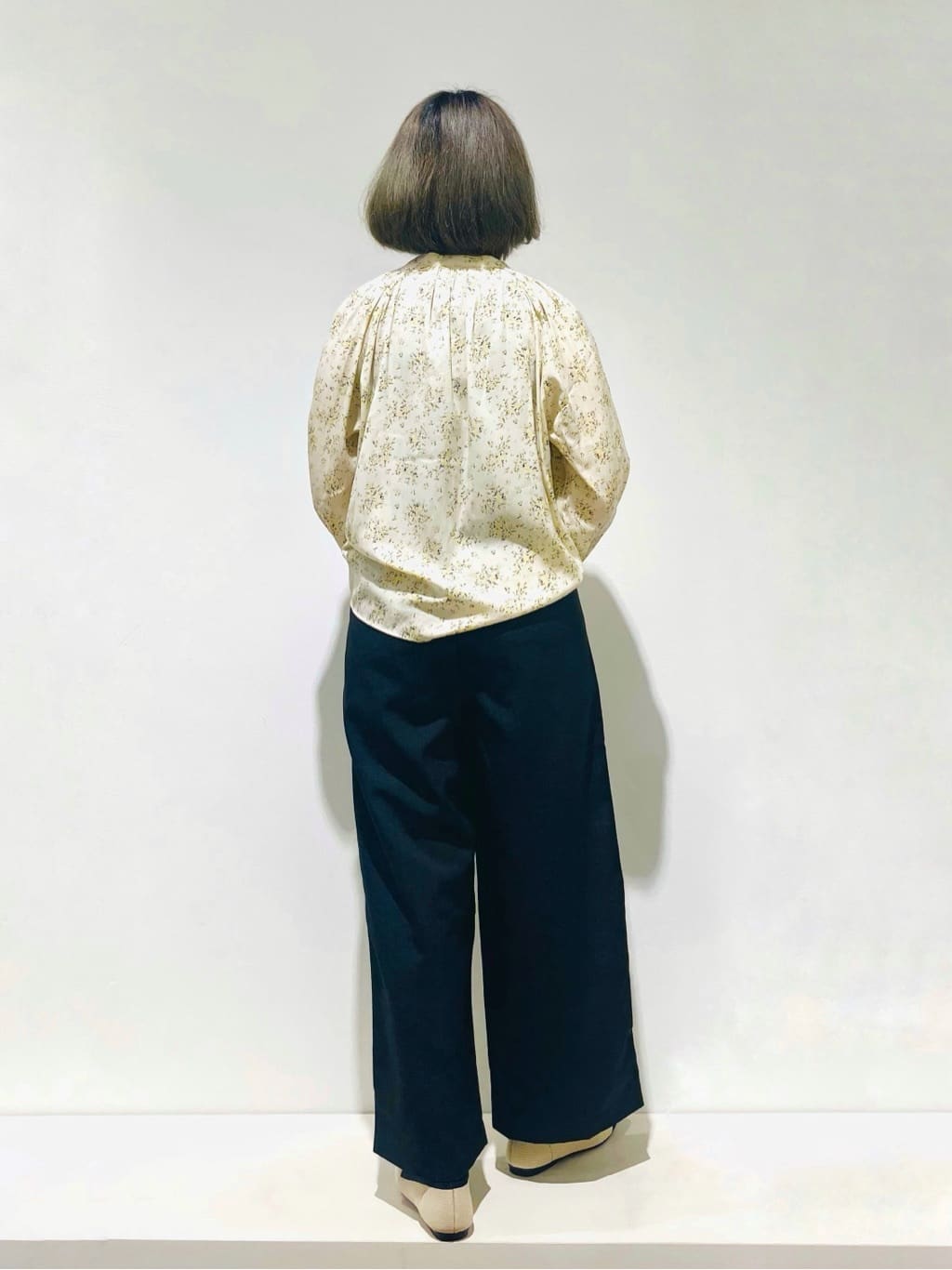 Fujiharuさんの「grove｜◆【デイリーから特別な日まで】華やかさを纏うヴィンテージサテンブラウス」を使ったコーディネート