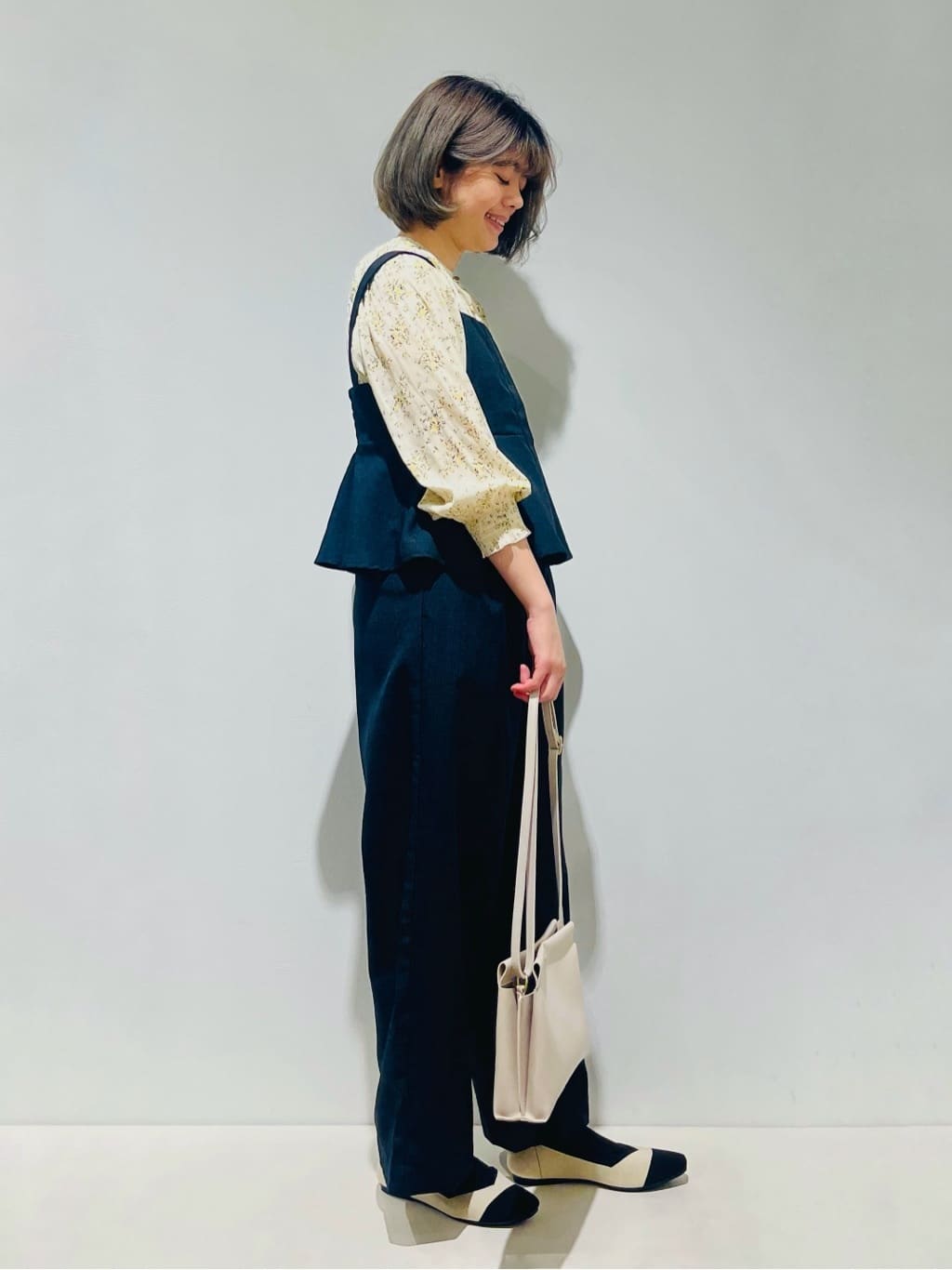 Fujiharuさんの「grove｜◆【デイリーから特別な日まで】華やかさを纏うヴィンテージサテンブラウス」を使ったコーディネート