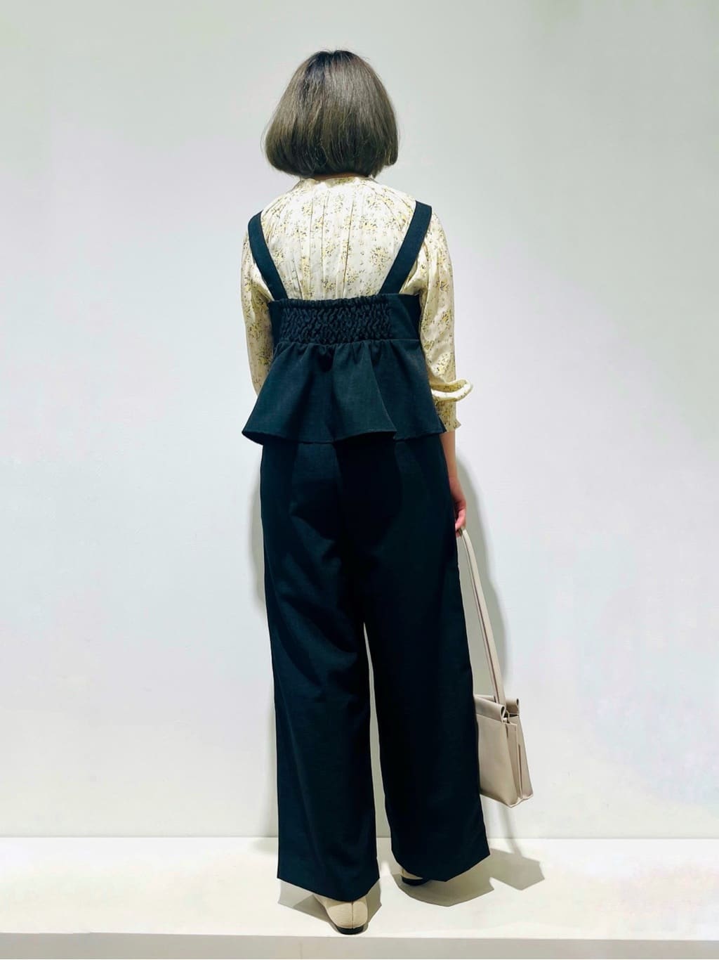 Fujiharuさんの「grove｜◆【デイリーから特別な日まで】華やかさを纏うヴィンテージサテンブラウス」を使ったコーディネート