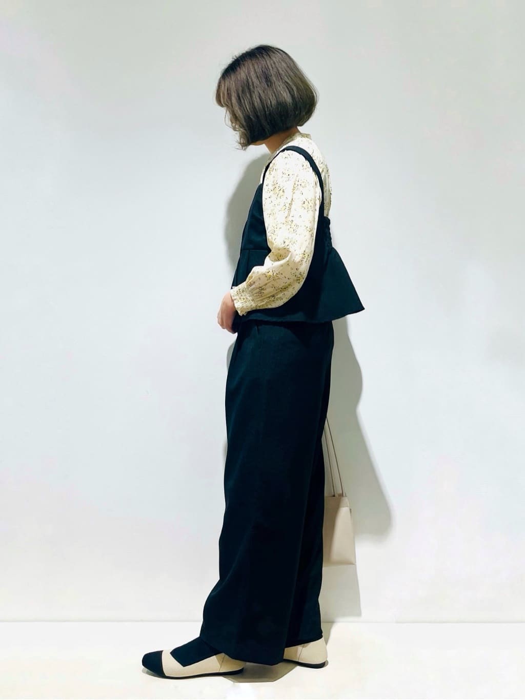Fujiharuさんの「grove｜◆【デイリーから特別な日まで】華やかさを纏うヴィンテージサテンブラウス」を使ったコーディネート