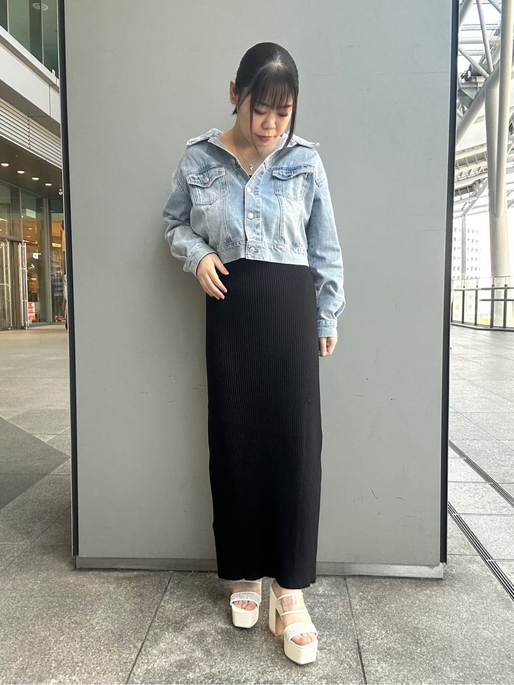 あずみさんの「ESPERANZA｜【ラク盛り／サンダル】リピーター続出／脚長美脚　ミュールサンダル」を使ったコーディネート