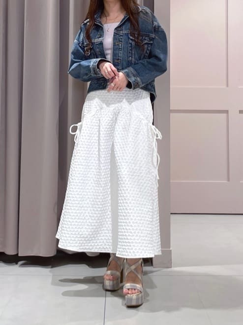 maiさんの「ESPERANZA｜【ラク盛り／サンダル】リピーター続出／脚長美脚　クロスストラップサンダル」を使ったコーディネート