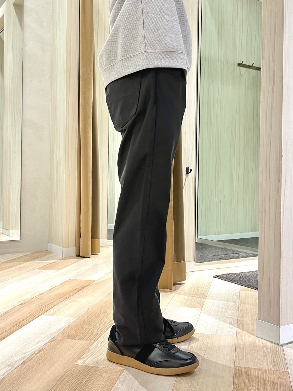 URAさんの「TAKEO KIKUCHI｜【Made in JAPAN】播州織 ストレッチ パンツ」を使ったコーディネート