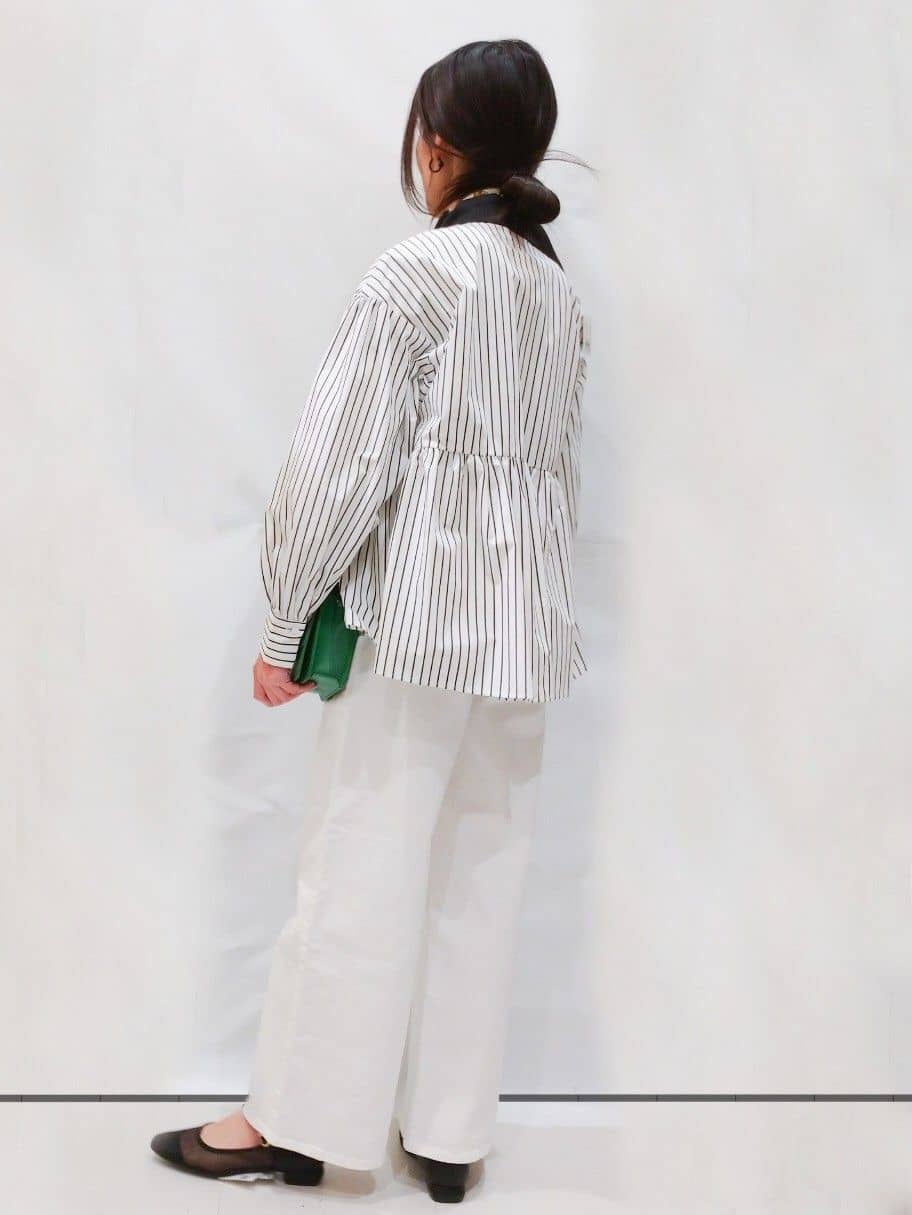 yuriさんの「OPAQUE.CLIP｜◆バンドカラーペプラムシャツ【洗濯機洗い可】」を使ったコーディネート
