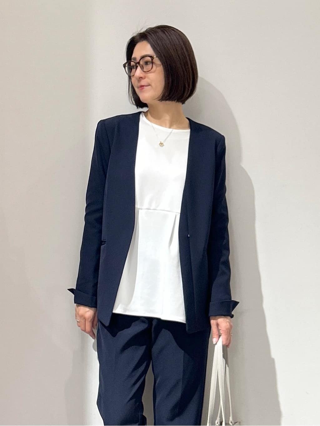 NAKAさんの「OPAQUE.CLIP｜《通勤／セットアップ対応》Vネックジャケット／ダブルクロス【洗濯機洗い可】」を使ったコーディネート