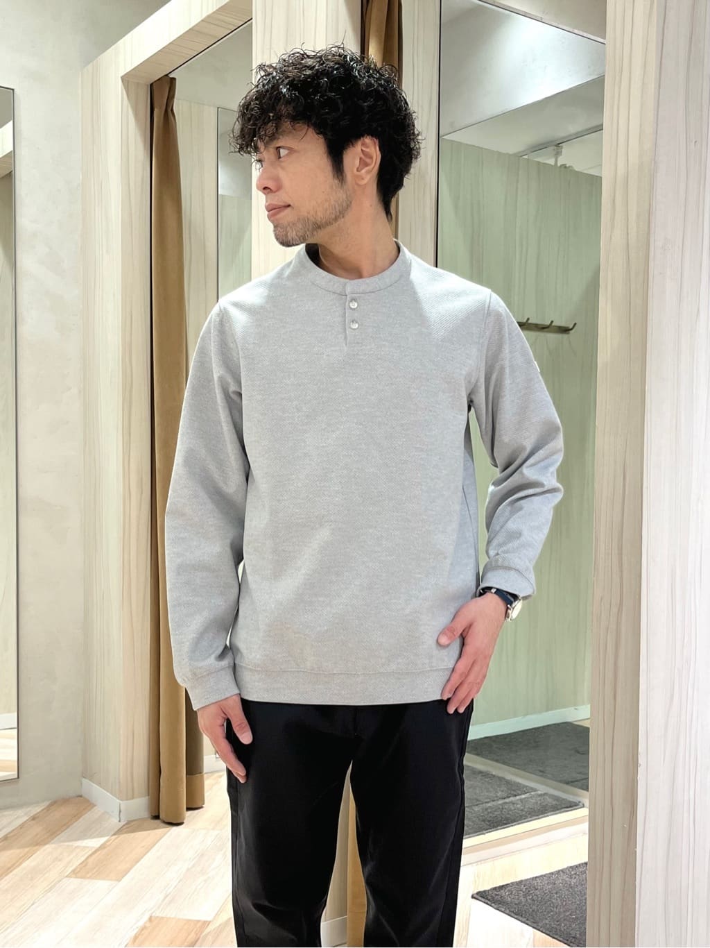 URAさんの「TAKEO KIKUCHI｜【Made in JAPAN】播州織 ストレッチ パンツ」を使ったコーディネート