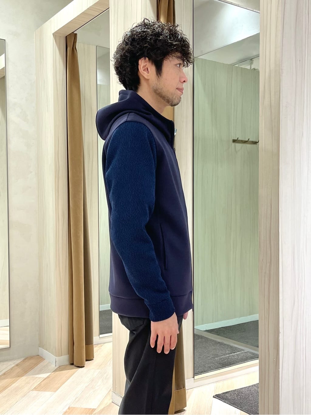 URAさんの「TAKEO KIKUCHI｜【Made in JAPAN】播州織 ストレッチ パンツ」を使ったコーディネート