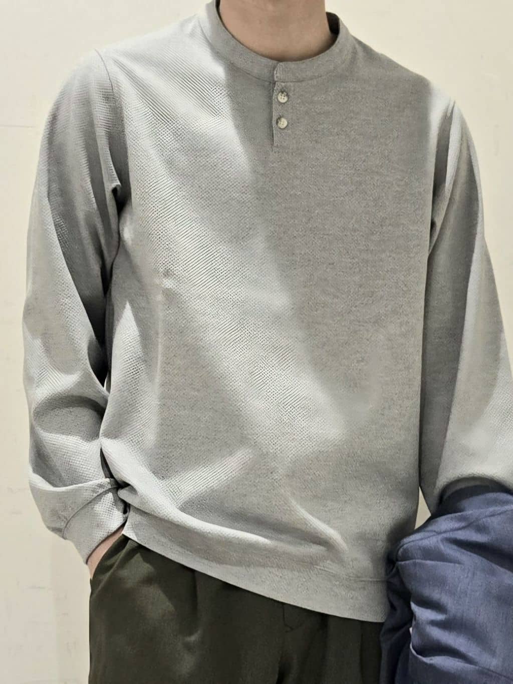 白木駆さんの「TAKEO KIKUCHI｜◆【軽羽織】ツイルストレッチ ブルゾン」を使ったコーディネート