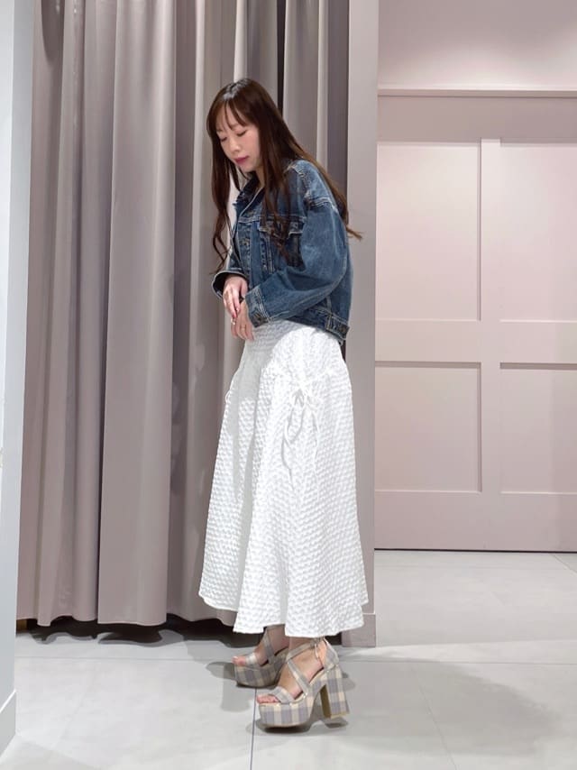 maiさんの「ESPERANZA｜【ラク盛り／サンダル】リピーター続出／脚長美脚　クロスストラップサンダル」を使ったコーディネート