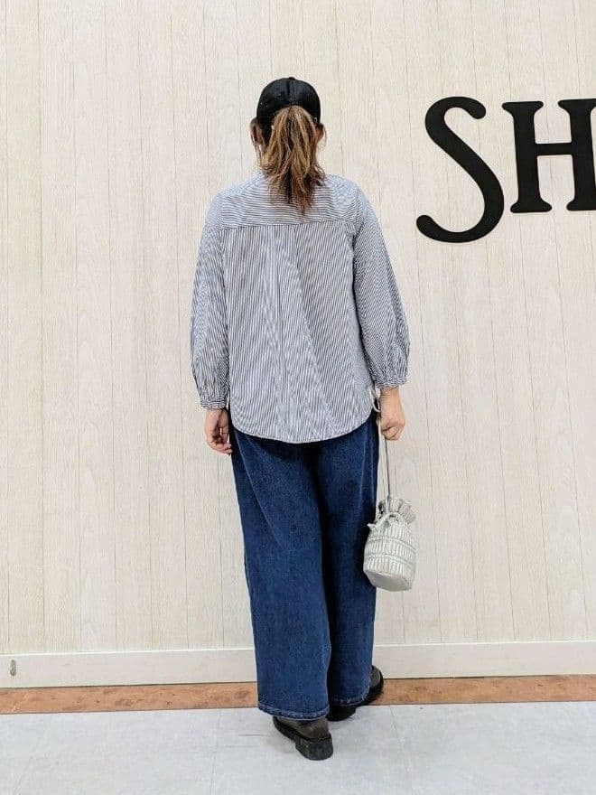 さくみぃさんの「SHOO･LA･RUE｜◆後ろウエストゴムが楽 大人のタックワイド デニムパンツ」を使ったコーディネート