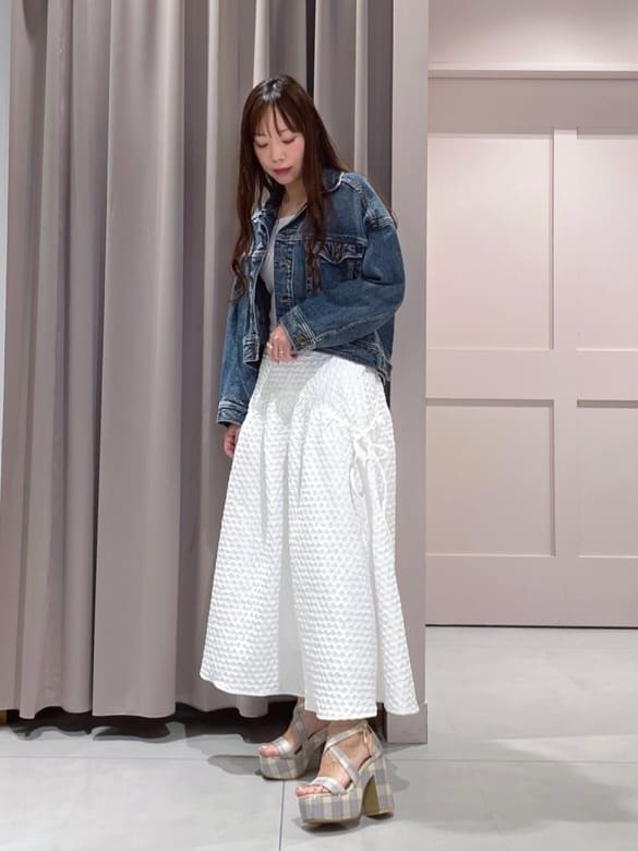 maiさんの「ESPERANZA｜【ラク盛り／サンダル】リピーター続出／脚長美脚　クロスストラップサンダル」を使ったコーディネート